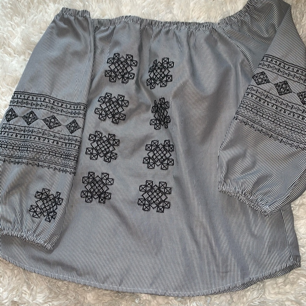 Off The shoulders top